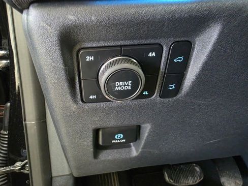 Used 2025 Ford Expedition Max Platinum AWD/4WD image 25