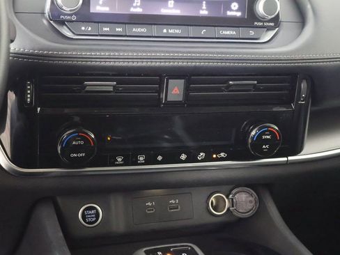 Used 2022 Nissan Rogue SV image 41