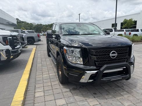 Used 2024 Nissan Titan SV w/ SV Convenience Package AWD/4WD image 4