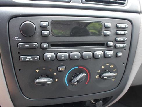Used 2002 Ford Taurus SE image 27