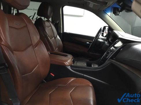 Used 2017 Cadillac Escalade Premium Luxury image 35