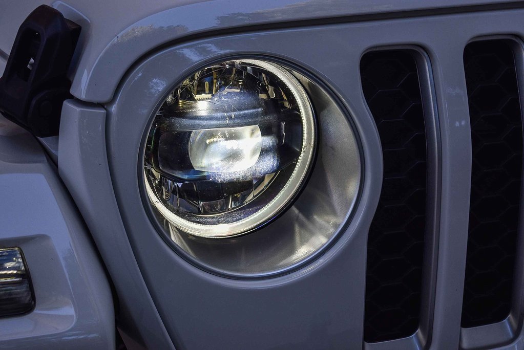 Used 2023 Jeep Wrangler Unlimited Sahara AWD/4WD image 8