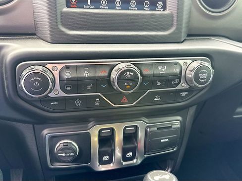 Used 2022 Jeep Wrangler Sport AWD/4WD image 17