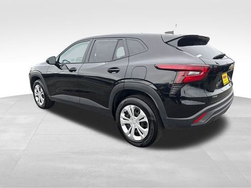 Used 2025 Chevrolet Trax LS image 5