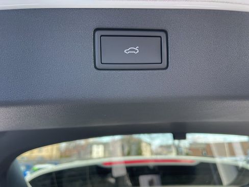 New 2026 Volkswagen Tiguan SE image 15