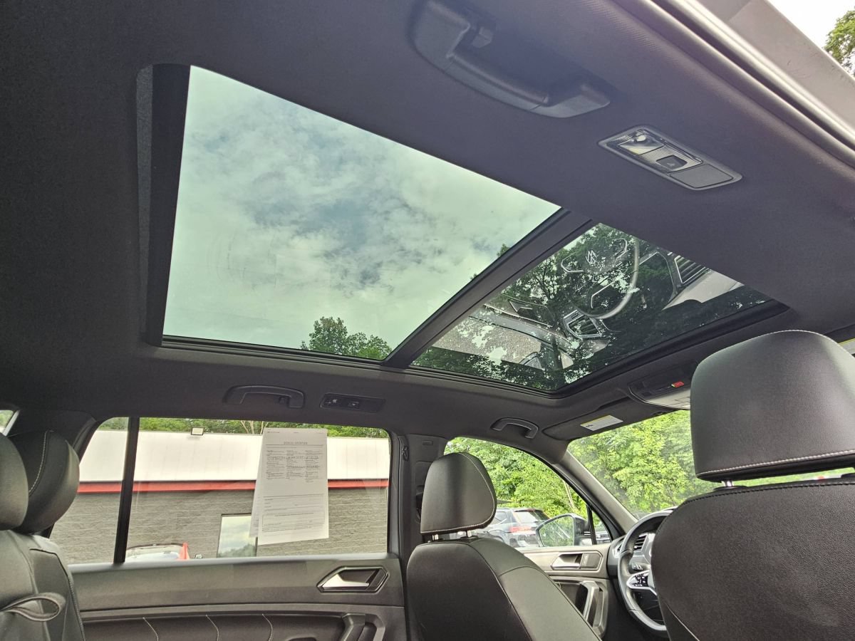 Used 2023 Volkswagen Tiguan SE R-Line FWD image 14