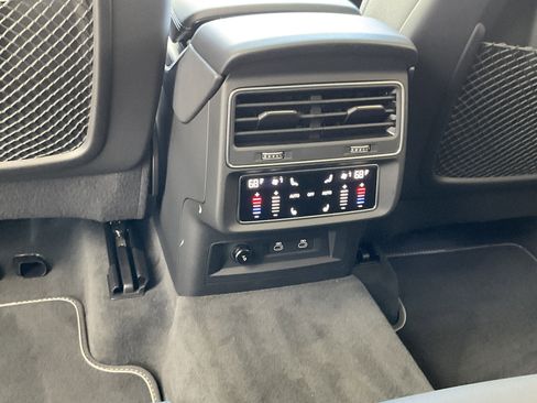 Used 2023 Audi Q8 Prestige image 25