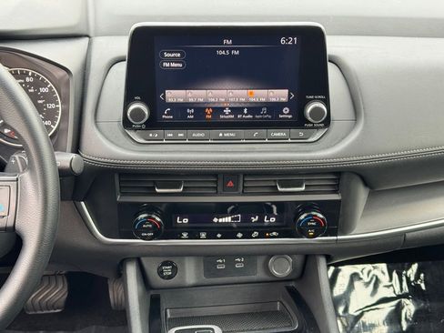 Used 2024 Nissan Rogue SV image 18