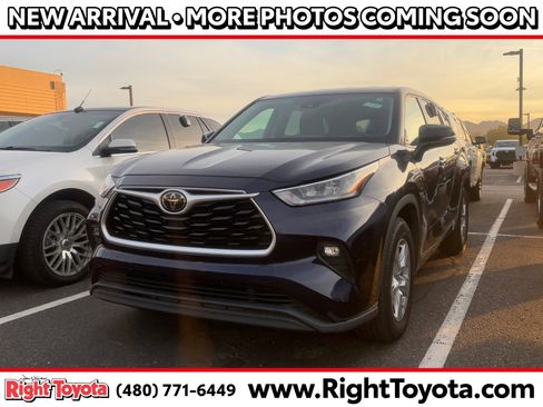 Used 2020 Toyota Highlander LE image 1