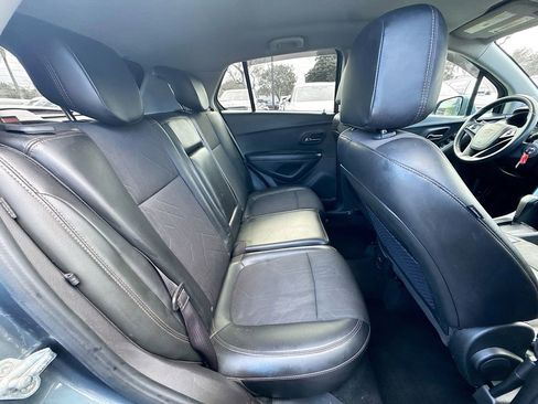 Used 2021 Chevrolet Trax LT image 25