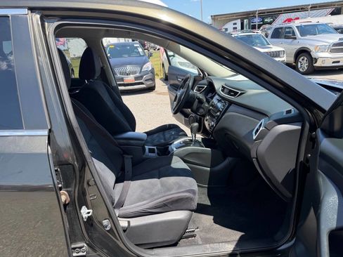 Used 2016 Nissan Rogue SV AWD/4WD image 14