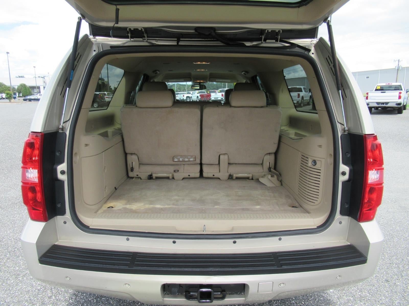 Used 2011 Chevrolet Suburban LT RWD image 32