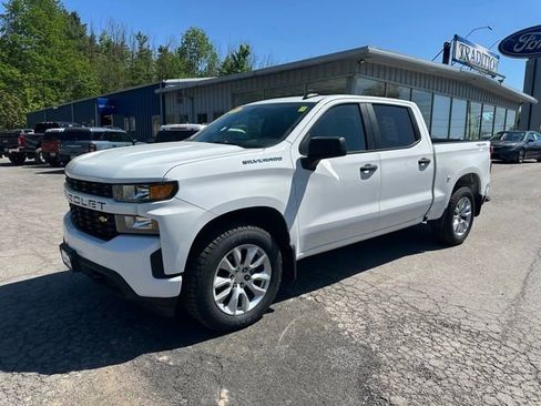 Used 2019 Chevrolet Silverado 1500 Custom w/ Custom Value Package AWD/4WD image 1