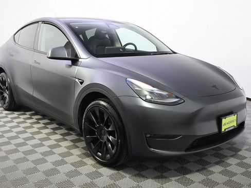 Used 2023 Tesla Model Y Long Range image 8