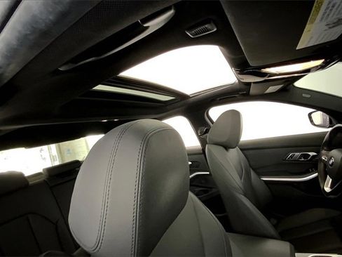 Used 2019 BMW 330i Sedan w/ Convenience Package image 21