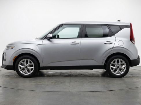 Used 2025 Kia Soul LX w/ LX Technology Package image 5