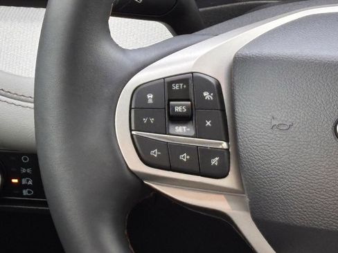 Used 2026 Ford Explorer Active w/ Active Comfort Package RWD image 13