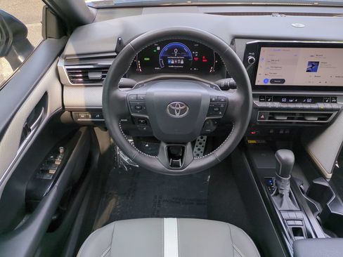 Used 2026 Toyota Camry SE w/ Multimedia Upgrade Package FWD image 15
