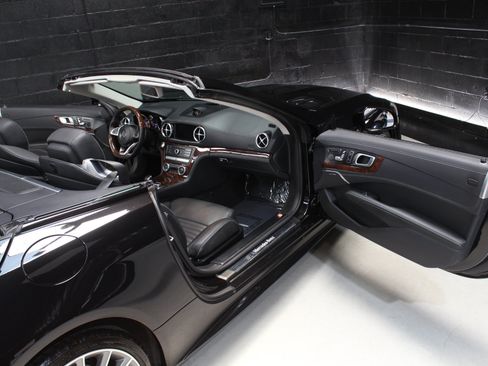 Used 2019 Mercedes-Benz SL 450 w/ Premium Package image 39