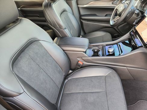 New 2026 Jeep Grand Cherokee L 2WD image 21