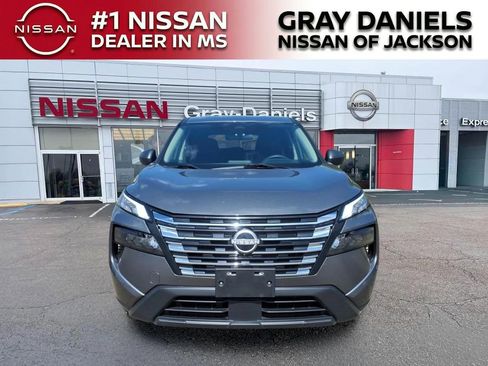 Used 2024 Nissan Rogue S FWD image 2