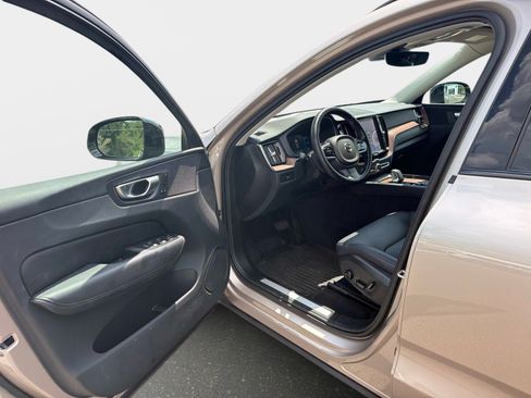 Certified 2024 Volvo XC60 B5 Plus w/ Protection Package Premier AWD/4WD image 20