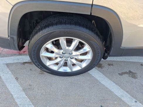 Used 2015 Jeep Cherokee Limited w/ Luxury Group image 11