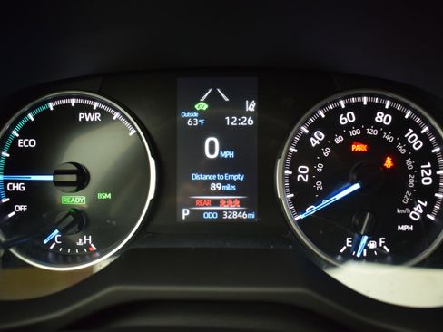 Used 2022 Toyota RAV4 XLE image 16