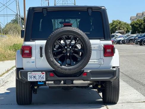 Used 2023 Jeep Wrangler Unlimited Sahara w/ Cold Weather Group AWD/4WD image 5
