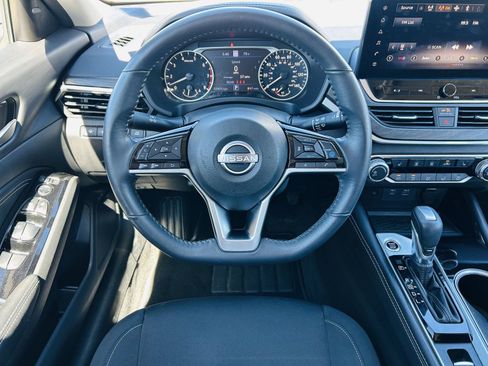 Used 2023 Nissan Altima 2.5 SV w/ SV Premium Package AWD/4WD image 15