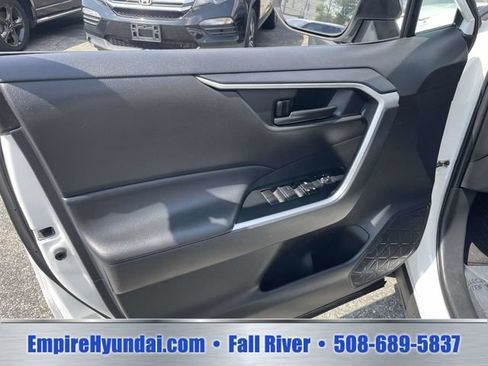Used 2022 Toyota RAV4 LE AWD/4WD image 17