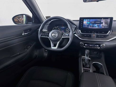 Used 2025 Nissan Altima 2.5 SV w/ SV Premium Package FWD image 20