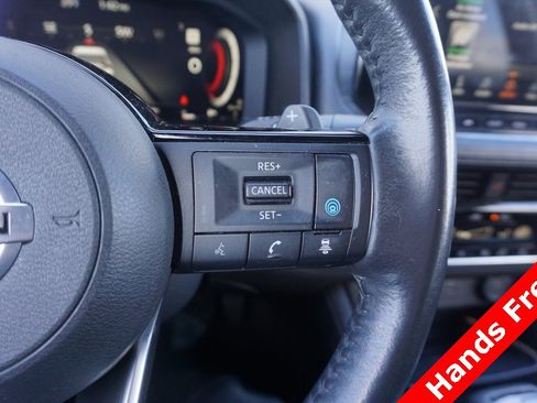 Used 2021 Nissan Rogue Platinum image 4