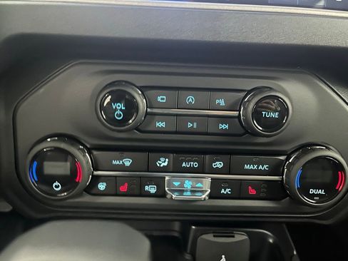 New 2025 Ford Bronco Outer Banks image 4