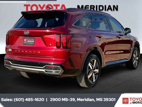 Used 2021 Kia Sorento S image 11
