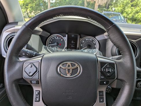 Used 2022 Toyota Tacoma SR5 RWD image 25