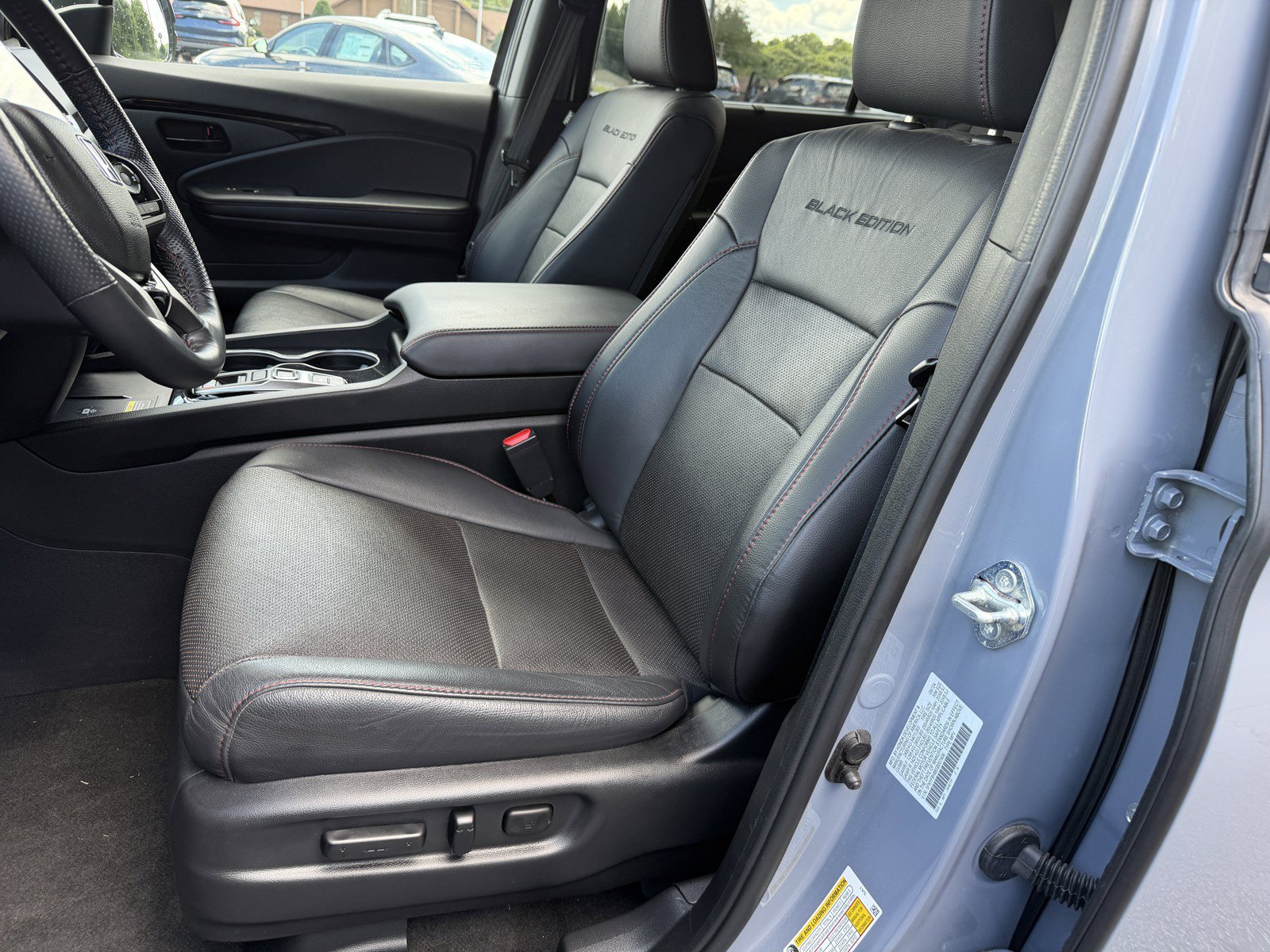 Used 2025 Honda Passport Black Edition image 14