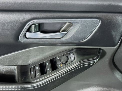 Certified 2025 Nissan Rogue SV image 19