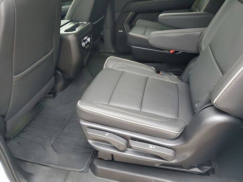 Used 2024 GMC Yukon XL SLT w/ SLT Luxury Package image 20