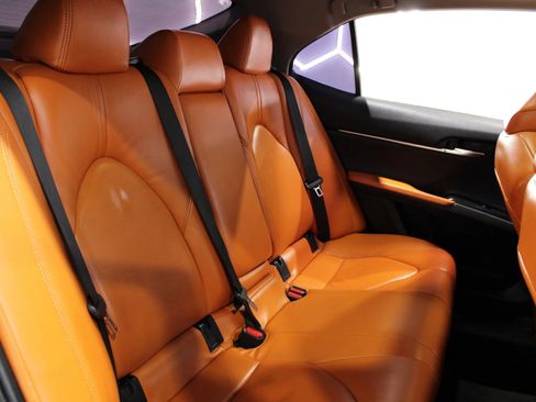 Used 2020 Toyota Camry XSE image 11