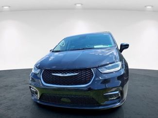 Used 2024 Chrysler Pacifica Touring-L w/ Uconnect Theater Family Group AWD/4WD video 3
