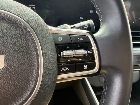 Used 2025 Kia Carnival image 16