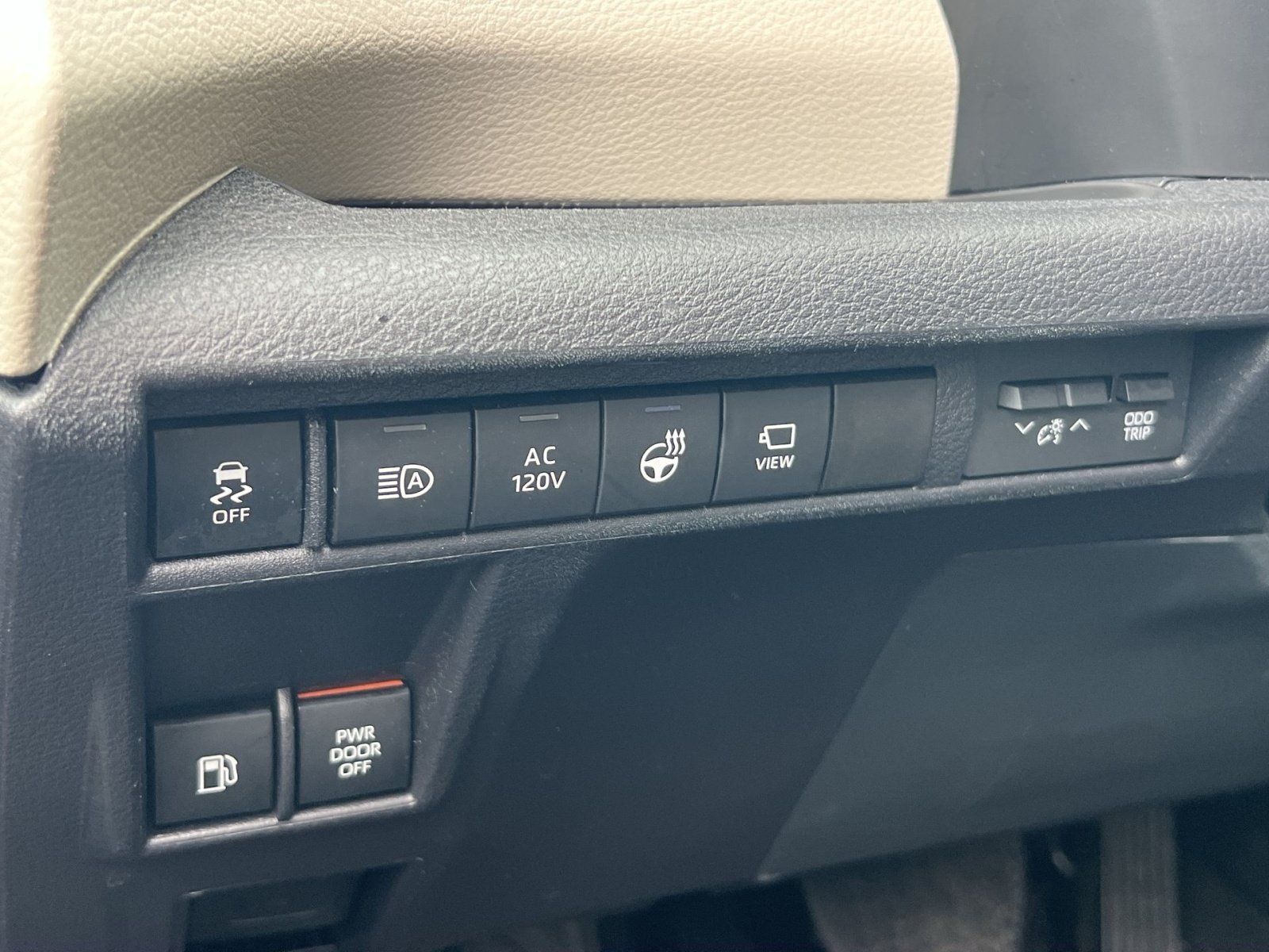 Used 2025 Toyota Sienna Platinum AWD/4WD image 27