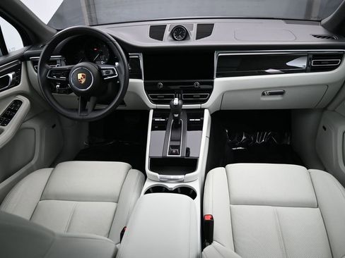 Used 2022 Porsche Macan image 26