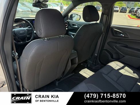Used 2025 Chevrolet Trax RS FWD image 25
