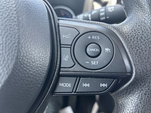 Used 2025 Toyota RAV4 XLE AWD/4WD image 23