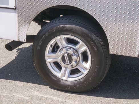 Used 2017 Ford F350 XLT w/ XLT Value Package RWD image 6