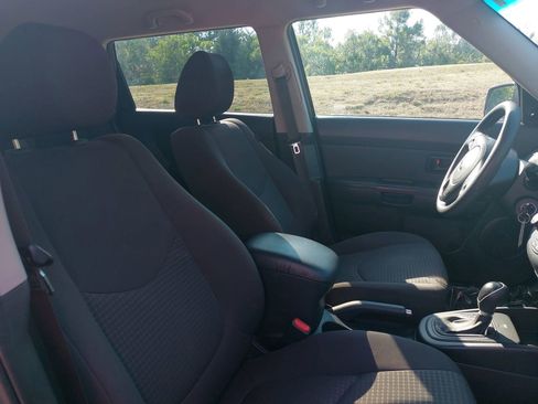 Used 2013 Kia Soul FWD image 10