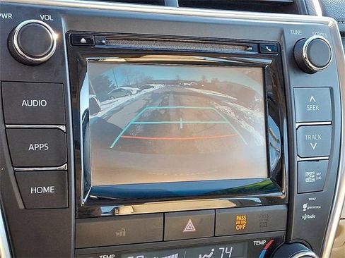 Used 2015 Toyota Camry XLE image 19