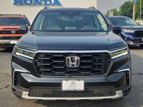 Certified 2023 Honda Pilot Touring image 2
